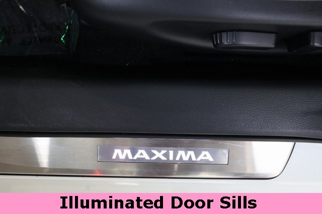 Nissan Maxima Thumbnail Image 76