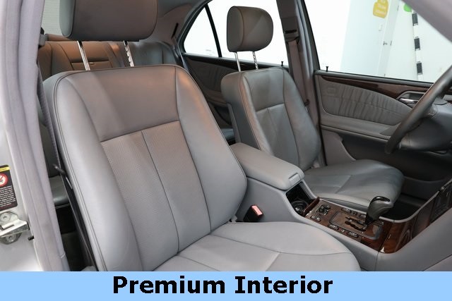 Mercedes-Benz E-Class Thumbnail Image 58