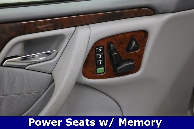 Mercedes-Benz E-Class Thumbnail Image 62