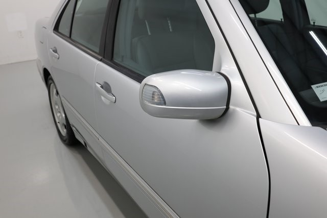 Mercedes-Benz E-Class Thumbnail Image 73