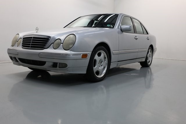 Mercedes-Benz E-Class Thumbnail Image 75
