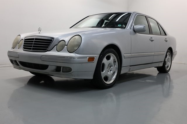 Mercedes-Benz E-Class Thumbnail Image 76