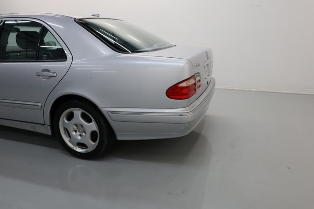 Mercedes-Benz E-Class Thumbnail Image 79