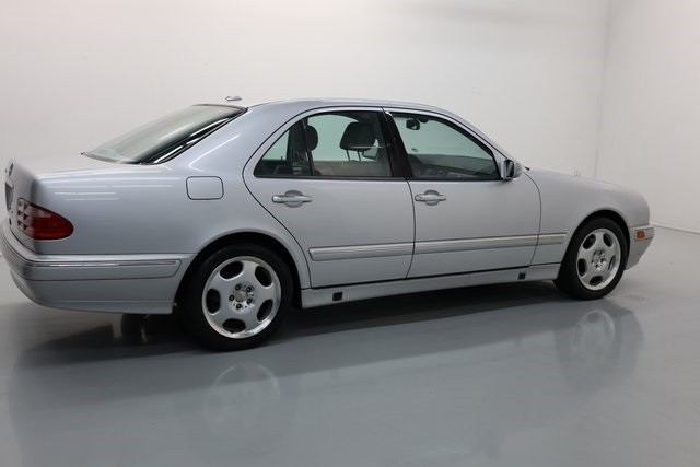 Mercedes-Benz E-Class Thumbnail Image 82