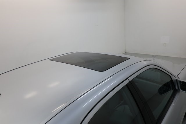 Mercedes-Benz E-Class Thumbnail Image 84