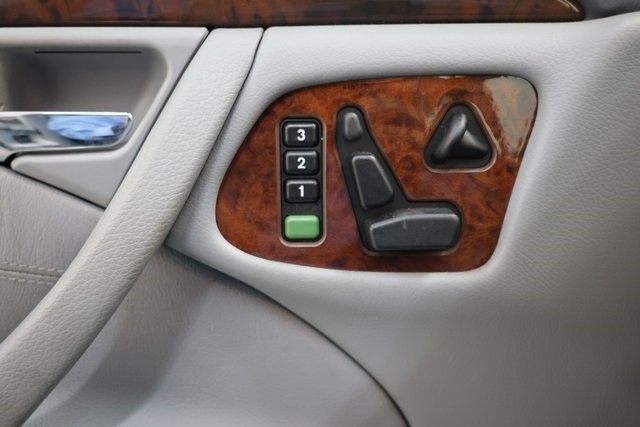 Mercedes-Benz E-Class Thumbnail Image 85