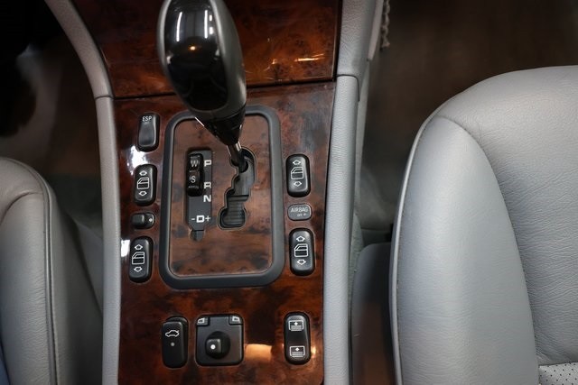 Mercedes-Benz E-Class Thumbnail Image 86