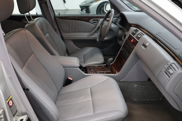 Mercedes-Benz E-Class Thumbnail Image 89
