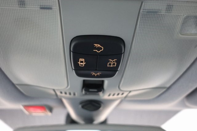 Mercedes-Benz E-Class Thumbnail Image 95
