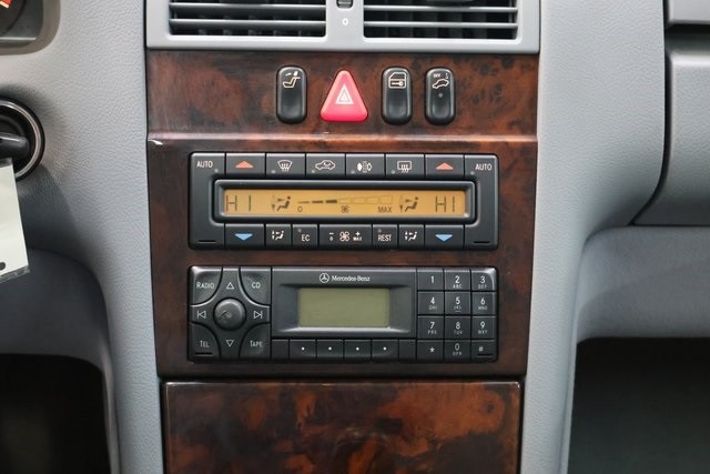 Mercedes-Benz E-Class Thumbnail Image 96