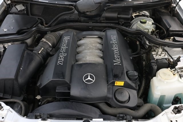 Mercedes-Benz E-Class Thumbnail Image 98