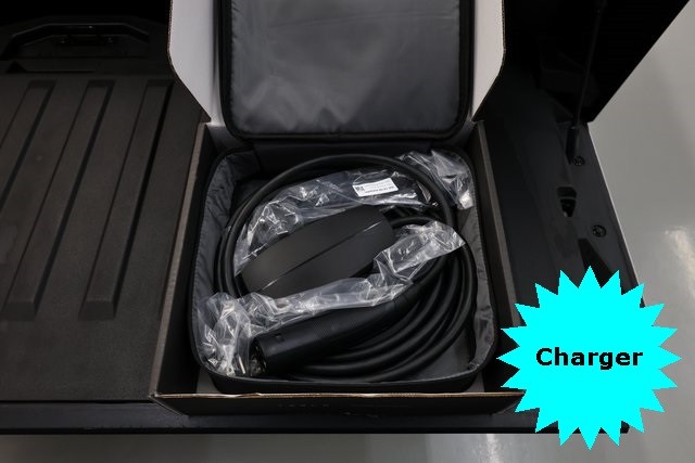 Tesla Cybertruck Thumbnail Image 95