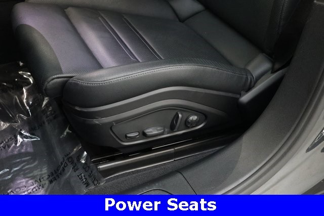 Porsche Panamera Thumbnail Image 76
