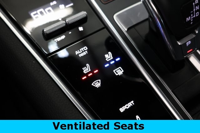 Porsche Panamera Thumbnail Image 78