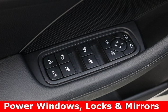 Porsche Panamera Thumbnail Image 92