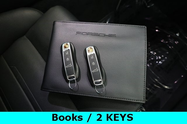 Porsche Panamera Thumbnail Image 93
