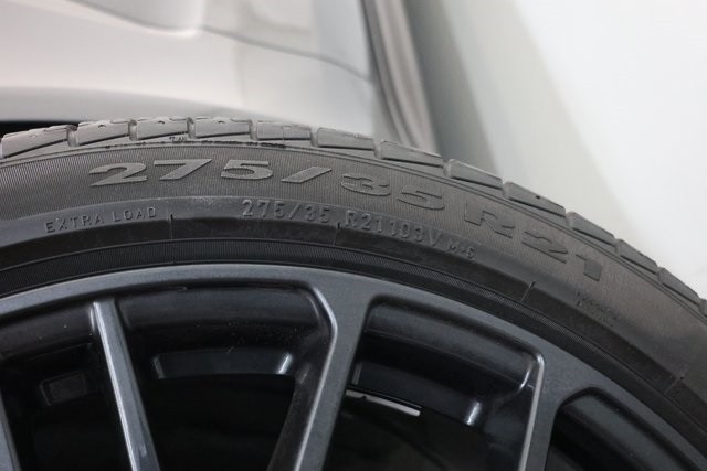 Porsche Panamera Thumbnail Image 95