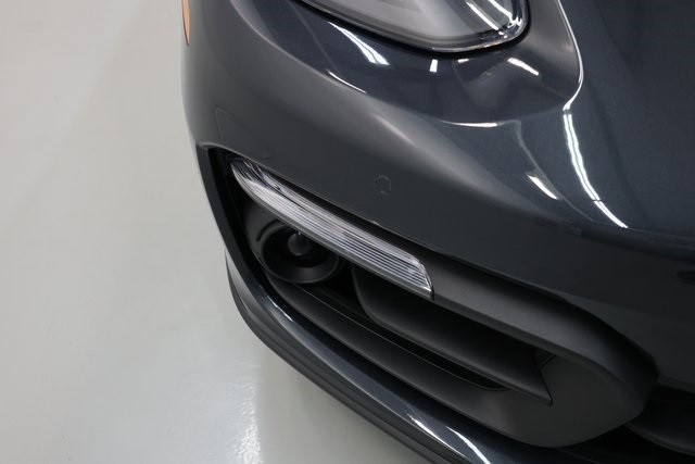 Porsche Panamera Thumbnail Image 98