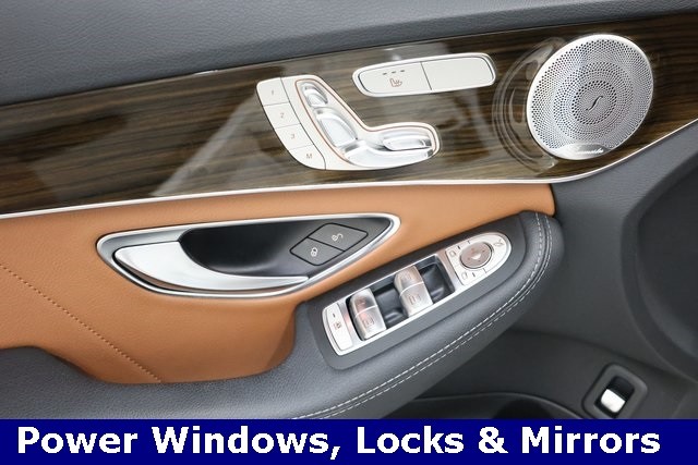 Mercedes-Benz C-Class Thumbnail Image 92