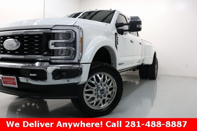 Ford Super Duty F-450 DRW Thumbnail Image 52