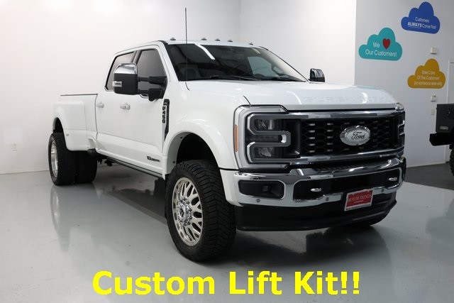 Ford Super Duty F-450 DRW Thumbnail Image 53
