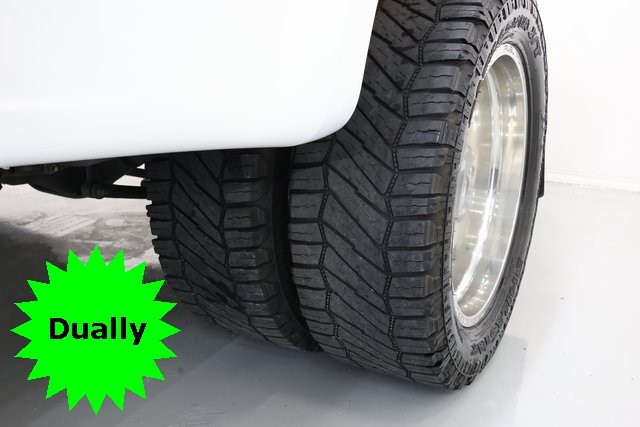 Ford Super Duty F-450 DRW Thumbnail Image 54