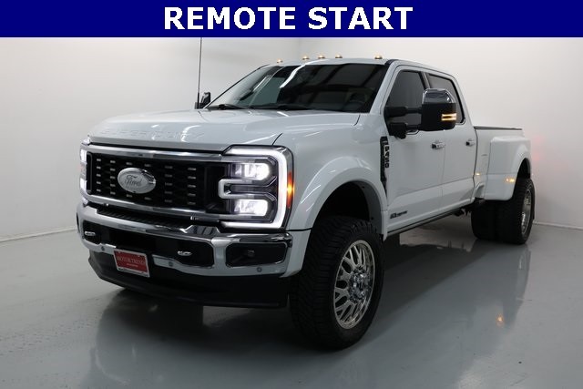 Ford Super Duty F-450 DRW Thumbnail Image 79