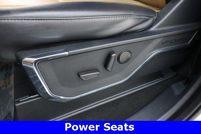 Ford Super Duty F-450 DRW Thumbnail Image 88