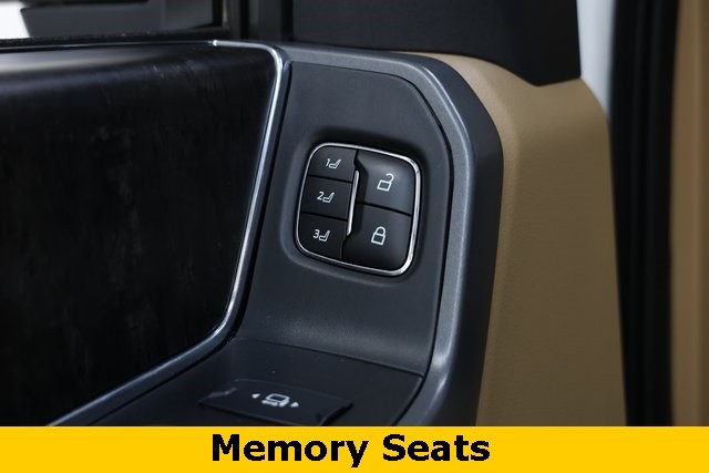 Ford Super Duty F-450 DRW Thumbnail Image 89