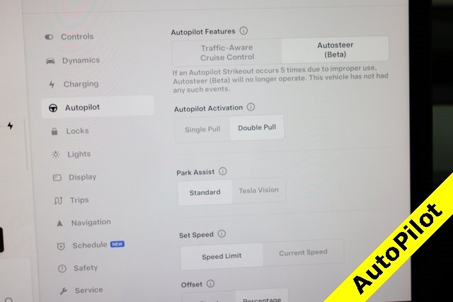 Tesla Model Y Thumbnail Image 59