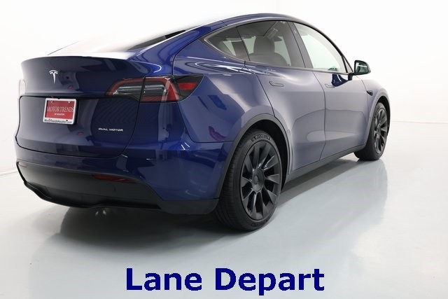 Tesla Model Y Thumbnail Image 68