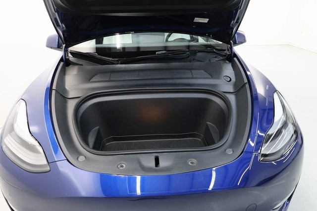 Tesla Model Y Thumbnail Image 96