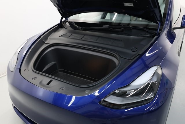 Tesla Model Y Thumbnail Image 98