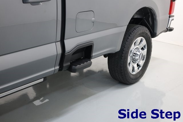 Ford Super Duty F-350 SRW Thumbnail Image 96