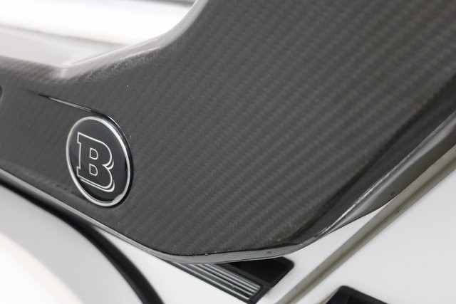 Mercedes-Benz G-Class Thumbnail Image 66