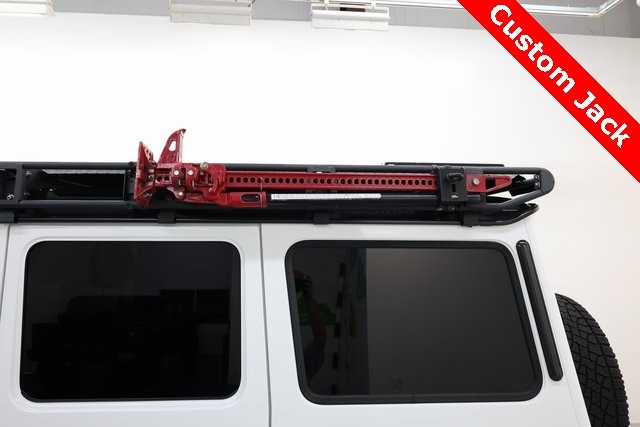 Mercedes-Benz G-Class Thumbnail Image 70