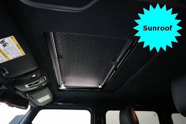 Mercedes-Benz G-Class Thumbnail Image 76