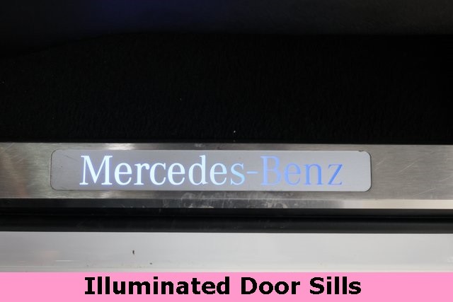 Mercedes-Benz G-Class Thumbnail Image 77