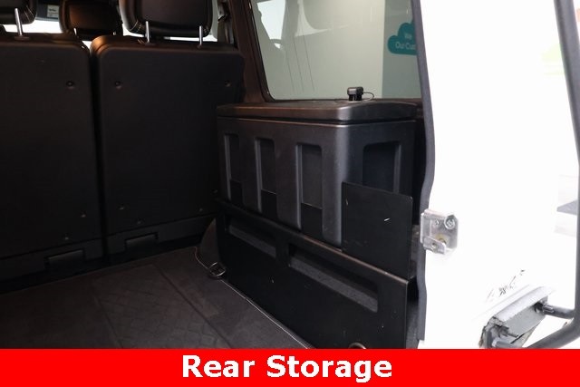 Mercedes-Benz G-Class Thumbnail Image 95