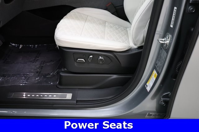 Cadillac Escalade Thumbnail Image 91