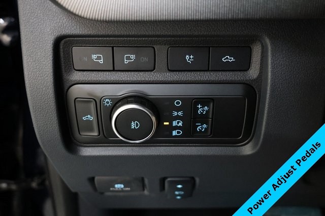 Ford Super Duty F-450 DRW Thumbnail Image 90