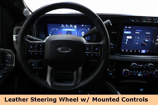 Ford Super Duty F-450 DRW Thumbnail Image 92