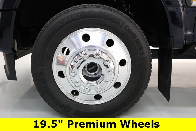 Ford Super Duty F-450 DRW Thumbnail Image 95
