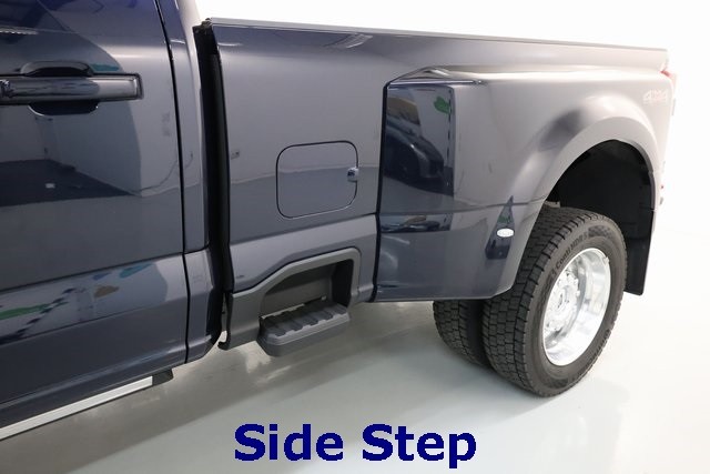 Ford Super Duty F-450 DRW Thumbnail Image 100
