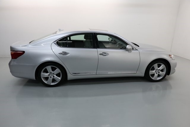 Lexus LS 460 Thumbnail Image 96