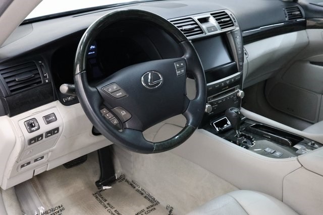 Lexus LS 460 Thumbnail Image 98