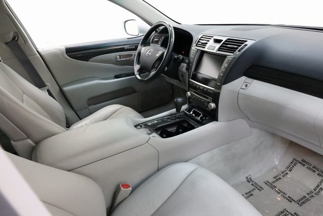 Lexus LS 460 Thumbnail Image 100