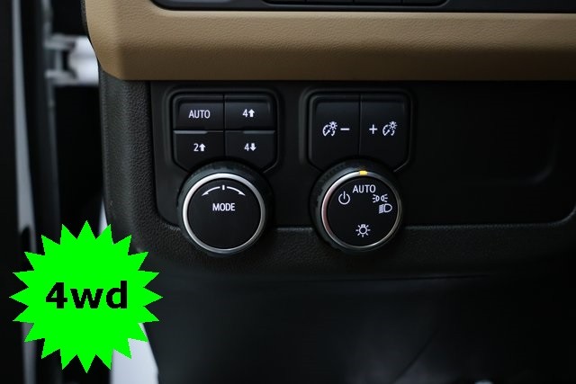 Chevrolet Suburban Thumbnail Image 70