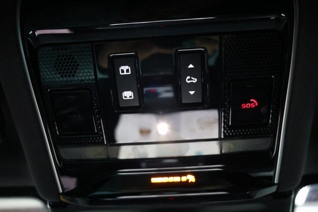 Land Rover Range Rover Vehicle Image 33