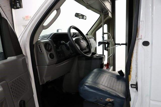 Ford Econoline Commercial Cutaway Thumbnail Image 41
